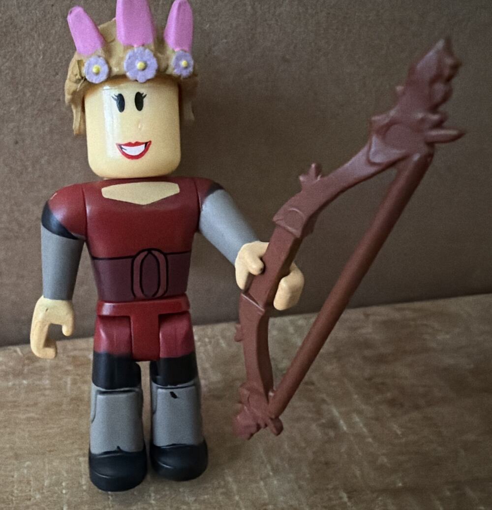 Roblox Series 7 Mystery Box Clash Warrior Queen w/ Accessories